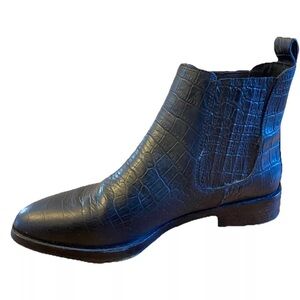 Vince camuto Black leather Crocodile embossed Chelsea Boots 7
